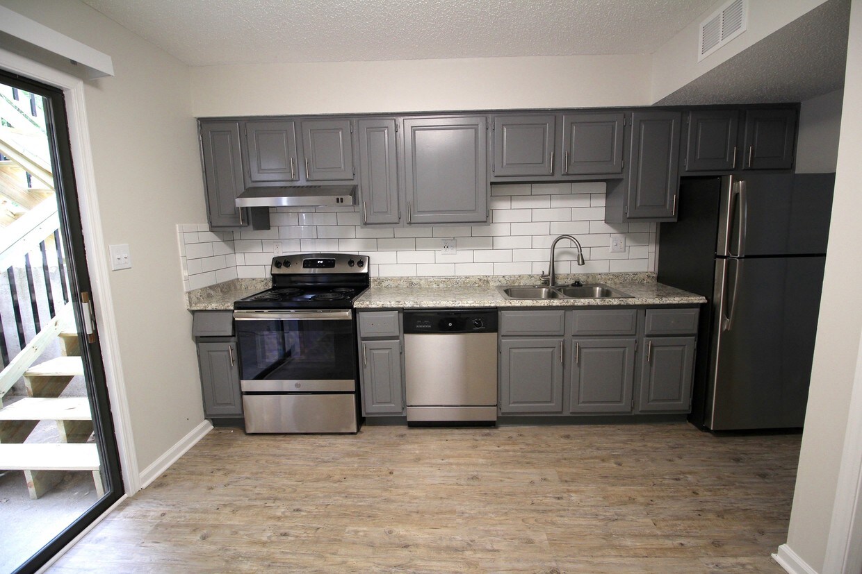 Primary Photo - 3005 Eaton St