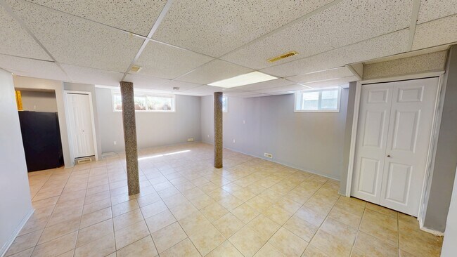 Building Photo - 9835 100a Ave