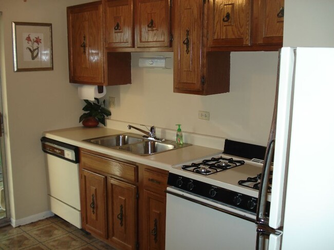 Kitchen - 350 Inland Dr