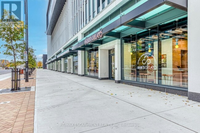 Photo du bâtiment - 395 Square One Dr