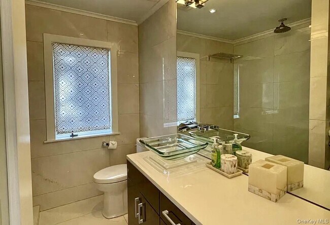 Building Photo - 16 N Shore Rd