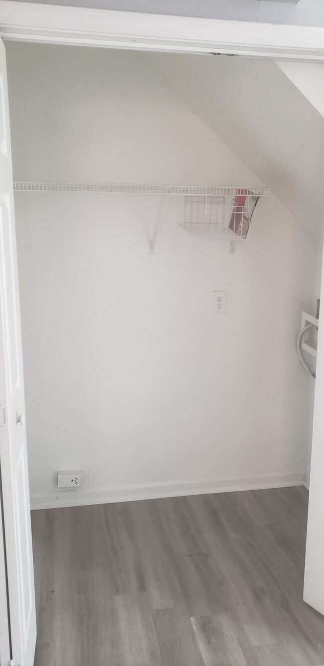 Building Photo - 500 Rosehip Ln