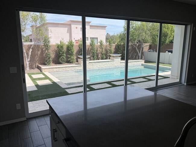 Building Photo - 660 W Cantebria Dr