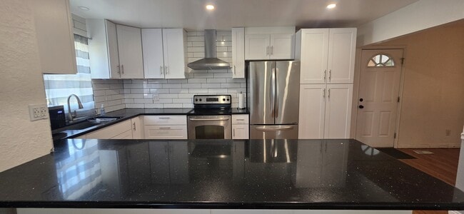 Building Photo - 2713 Dill Dr