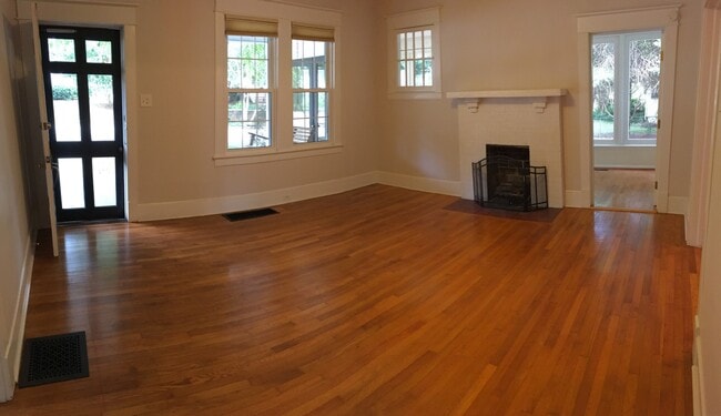 Building Photo - 307 Perry St