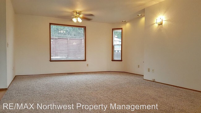 Building Photo - 542 Pleasant Hill Dr NE