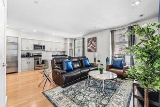 Building Photo - 601 Albany St