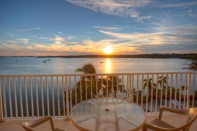 Foto del edificio - 8800 Bay Pines Blvd