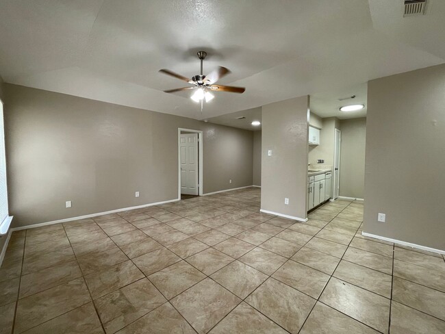 Building Photo - AVAILABLE NOW 2 BED 2 BATH APARTMENT IN EU...