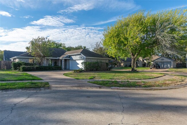 Building Photo - 3002 Avanti Ct
