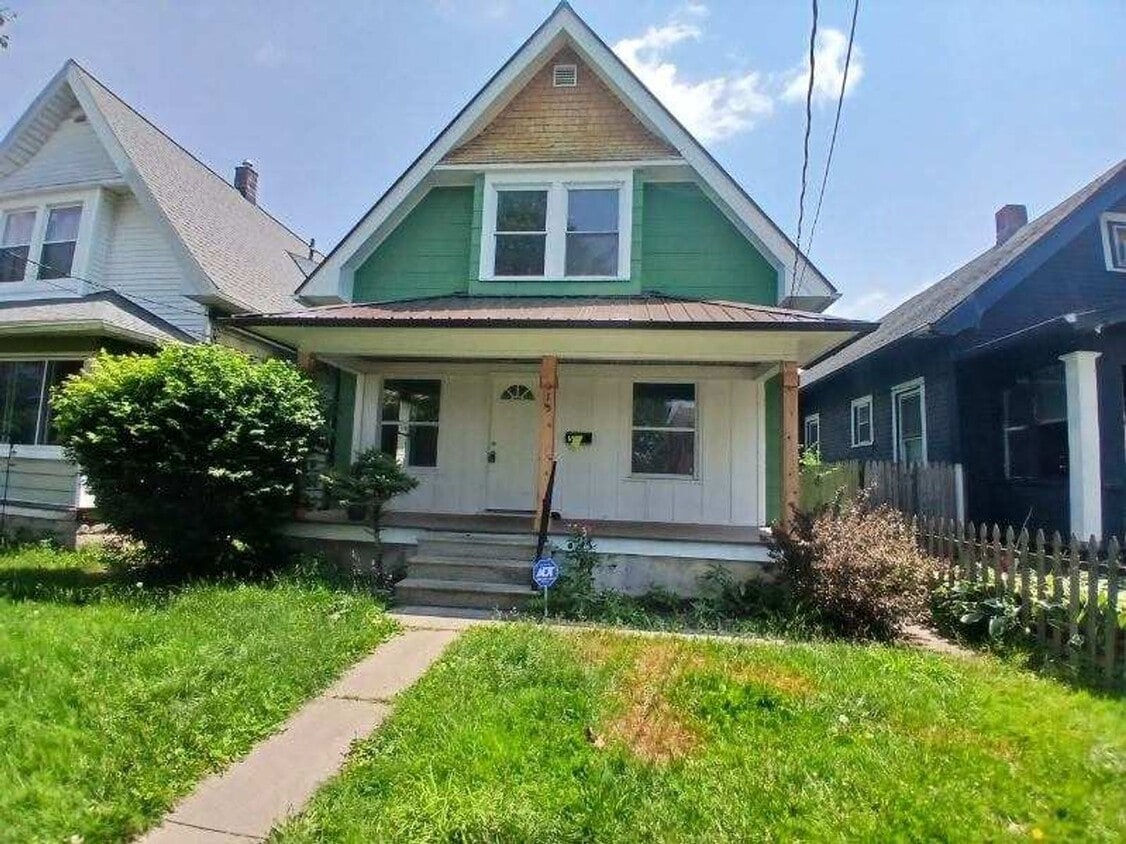Primary Photo - 4 Bed 1 Bath