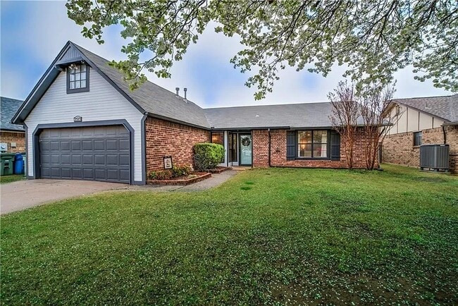 Photo - 2513 Redwood Ln House