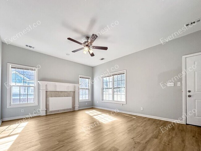 Building Photo - 687 S Evelyn Pl NW