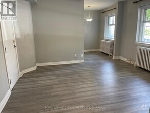Building Photo - 382-382 Dovercourt Rd