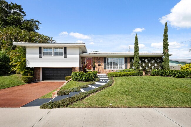 Building Photo - 513 Anchorage Dr N