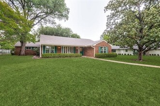 Building Photo - 705 Tarryall Dr