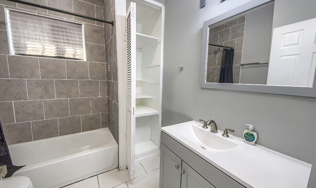 Foto del edificio - 427 E Southcross