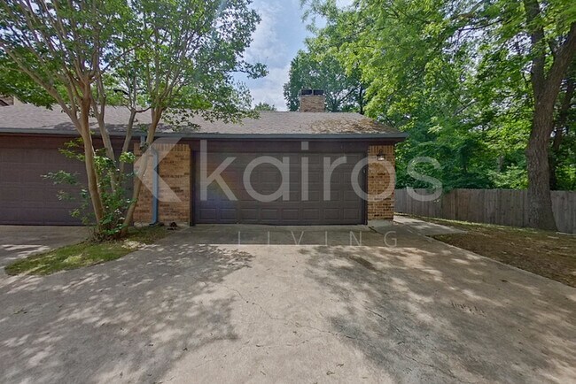 Foto del edificio - 2140 Woodnote Ln