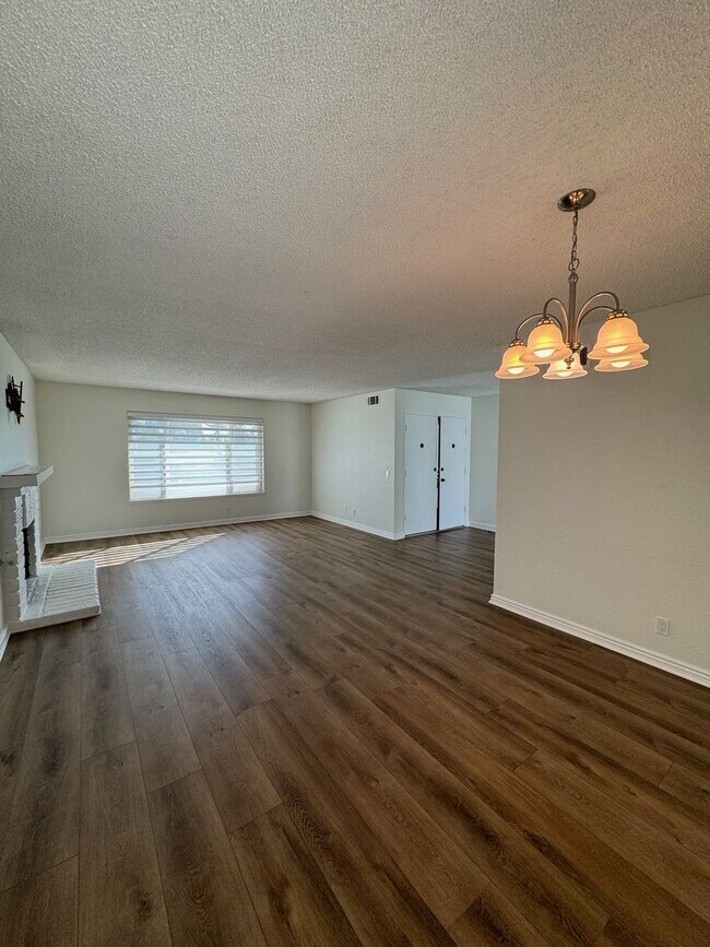 Building Photo - Single Family Home for Rent Oxnard