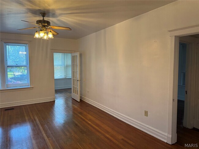 Foto del edificio - 5147 Waterman Blvd