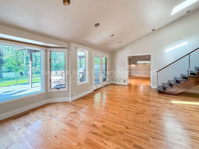 Foto del edificio - 4780 N Riverfront Dr