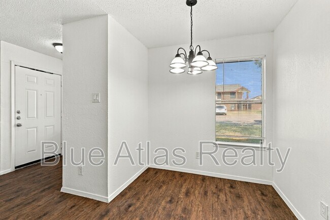 Foto del edificio - 5104 Herrick Ct