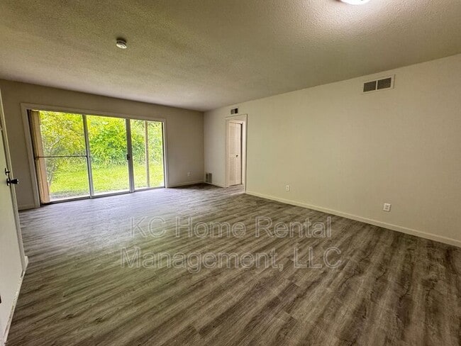 Foto del edificio - 8620 Countryshire Ln