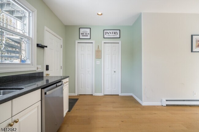 Foto del edificio - 30 Sussex Ave