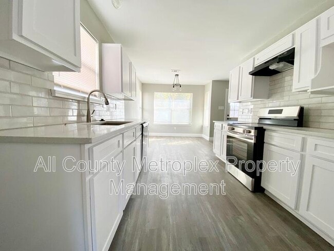 Building Photo - 3714 Catalina St