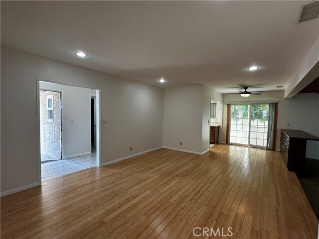 Foto del edificio - 22933 Adolph Ave