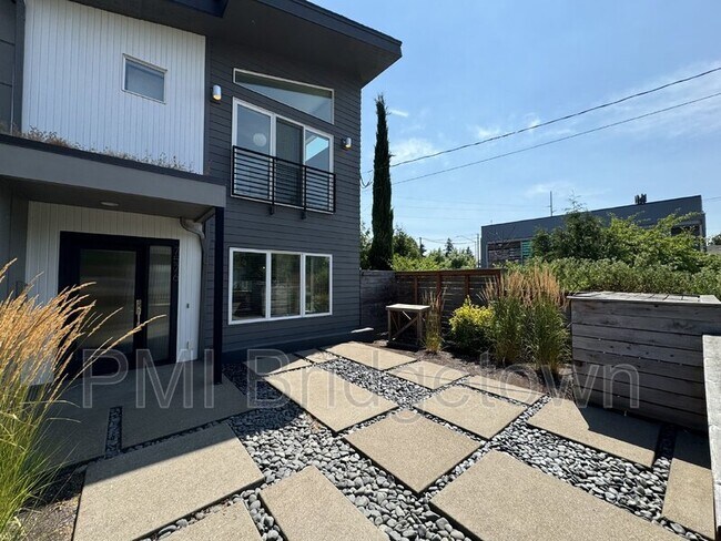 Foto del edificio - 7576 N Curtis Ave