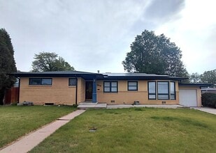 Building Photo - 3010 Country Club Dr