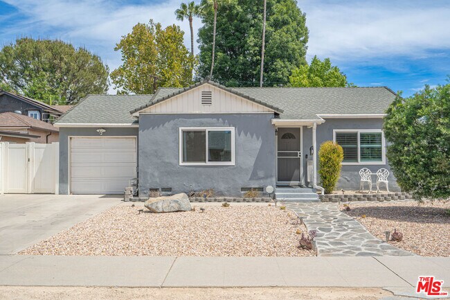 Foto del edificio - 7044 Garden Grove Ave