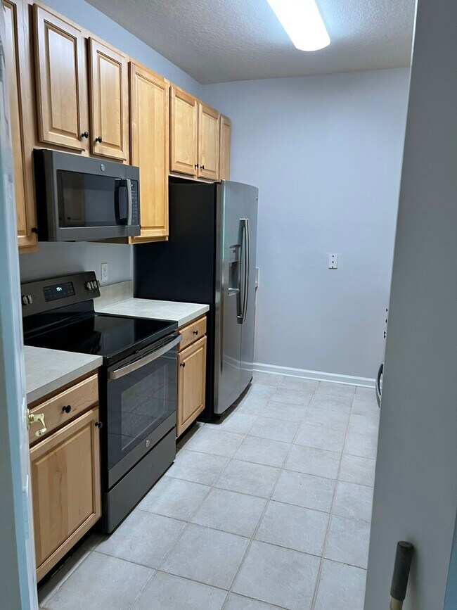 Building Photo - 10550 Baymeadows Rd E