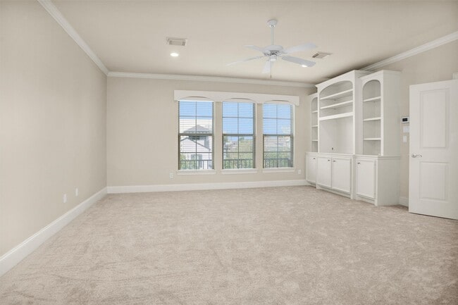 Building Photo - 2101 Elmen St