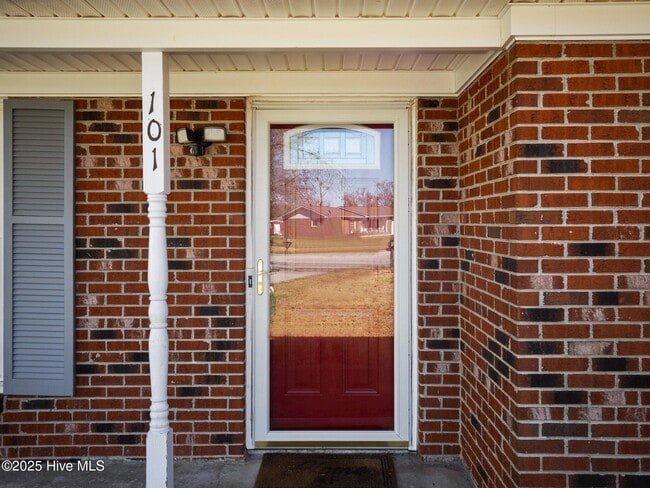 Building Photo - 101 Quality Ln