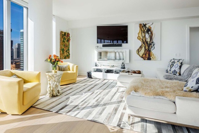 Foto del edificio - Stunning LUMINA Condo with Bay Views