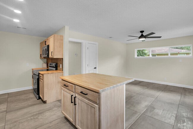 Foto del edificio - 28 Gerald Dr