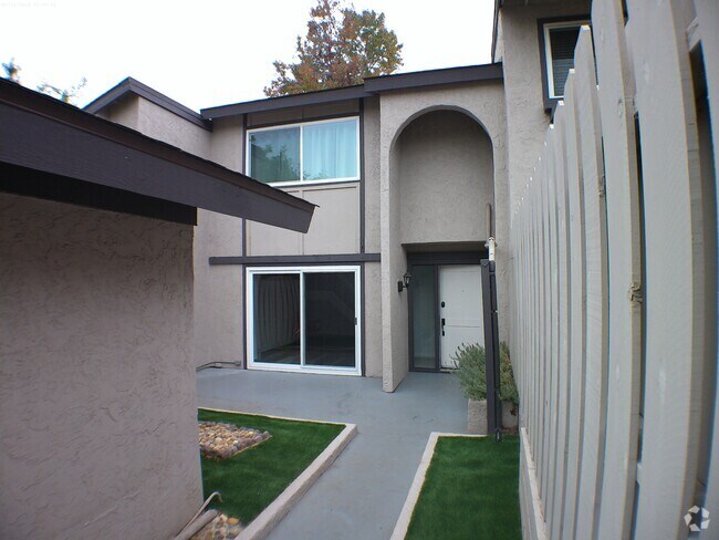 Westwood Townhomes Apartments for Rent with a Garage - San Diego, CA