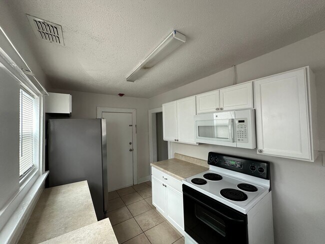 Foto del edificio - 2 Bedroom 1 Bathroom in Winter Haven