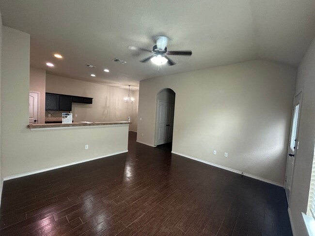 Foto del edificio - 3/2/2  in Creekside Crossing / Fenced in Yard / Wings to Hide Trash Cans / Interior Washer & Drye...