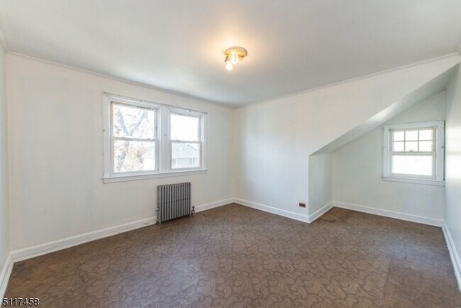 Building Photo - 123 Delavan Ave