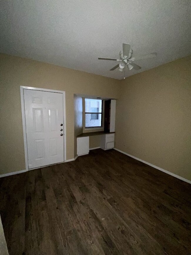 Building Photo - K657 - Guadalupe Square #212