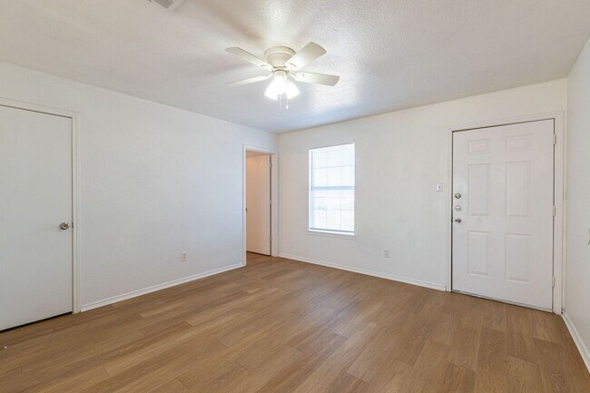 Foto del edificio - RENT REDUCTION & RENT SPECIAL - AVAILABLE NOW!