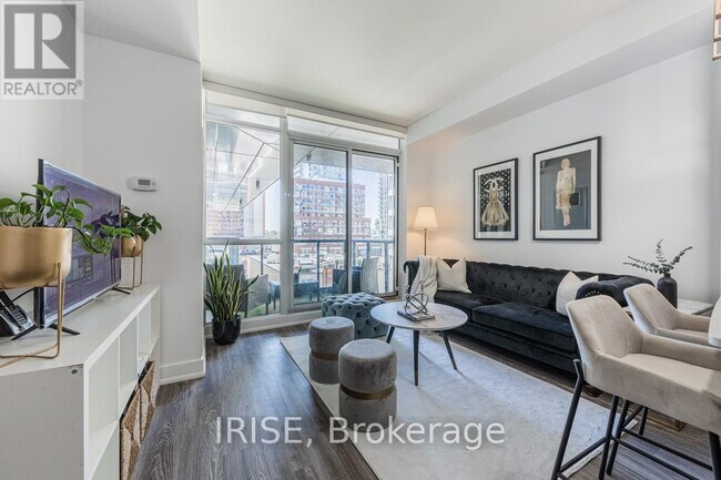 Photo du bâtiment - 30 Roehampton Ave