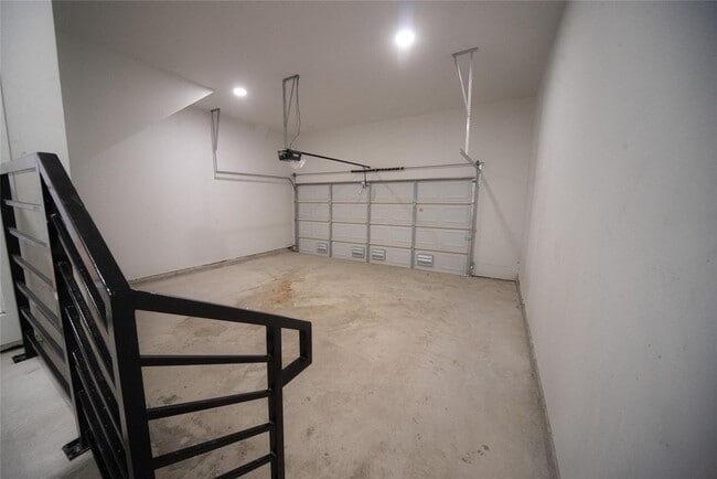 Building Photo - 236 Urbane Crst Dr