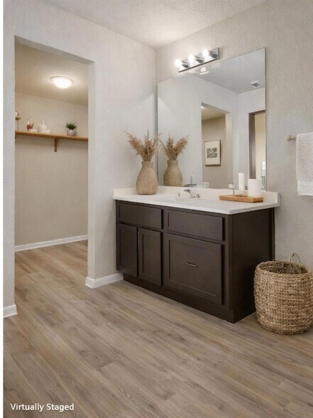 Foto del edificio - 13205 Henneman Dr