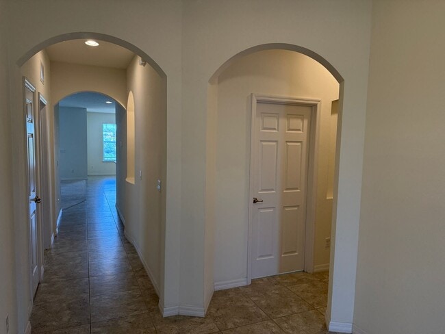 Building Photo - BEAUTIFUL 4 BEDROOMS, 3 BATHS,  SINGLE FAMILY HOME IN HARVEST LANDING IN CLERMONT