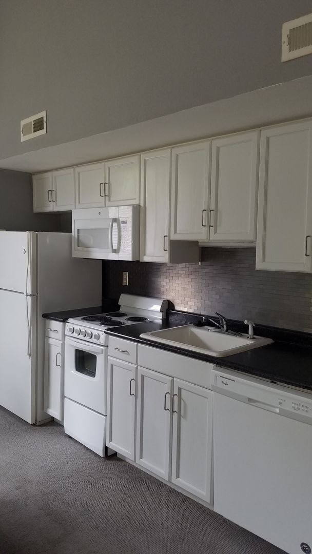 Building Photo - 2 Bedroom 2 Bath loft Apartment Branson