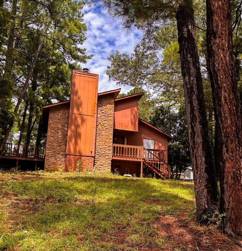 Primary Photo - Beautiful 3-Bedroom, 2-Bath Home in a Desi...